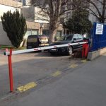 Installation et entretien d'une barriere de parking