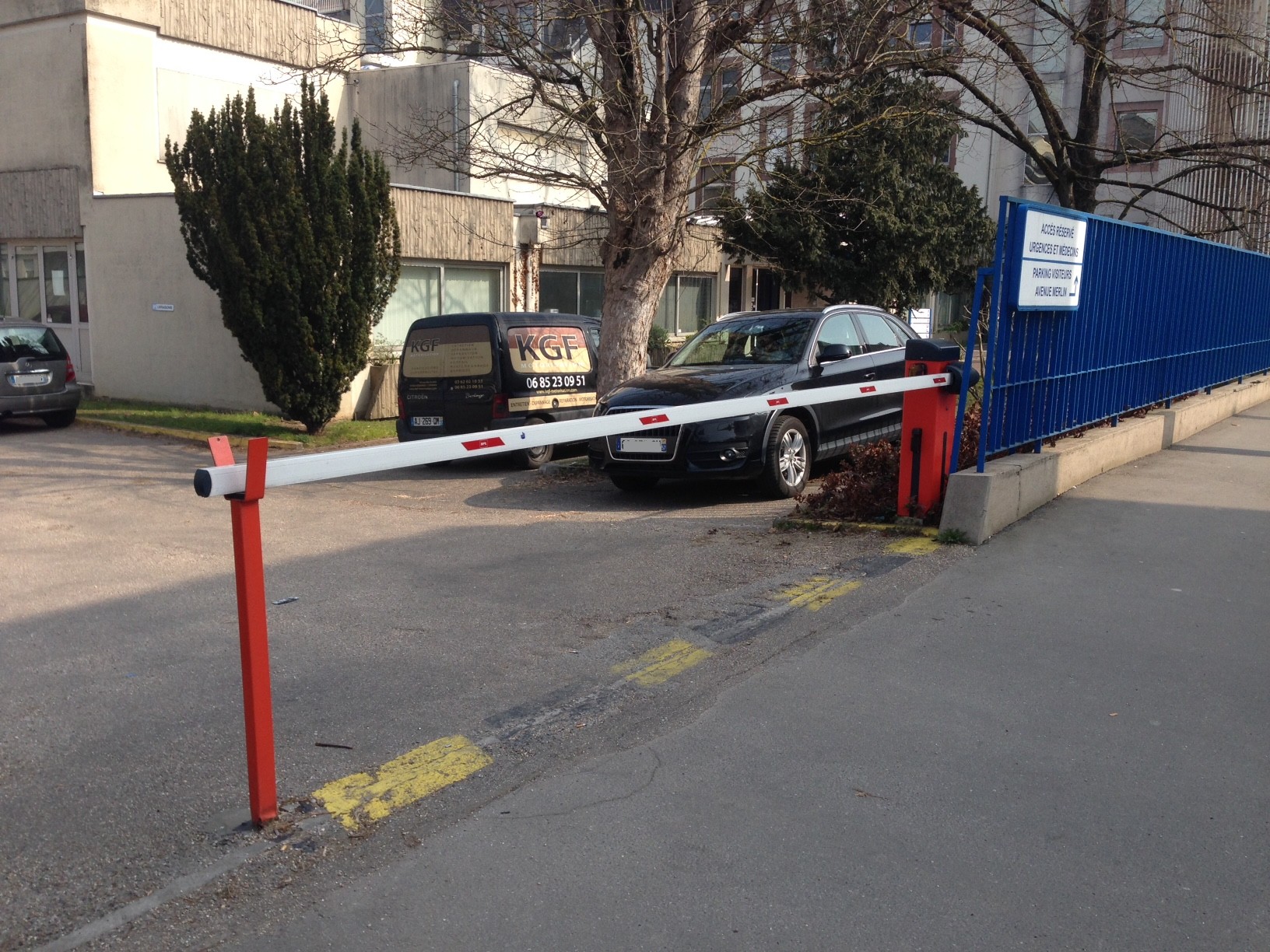 Installation et entretien d'une barriere de parking